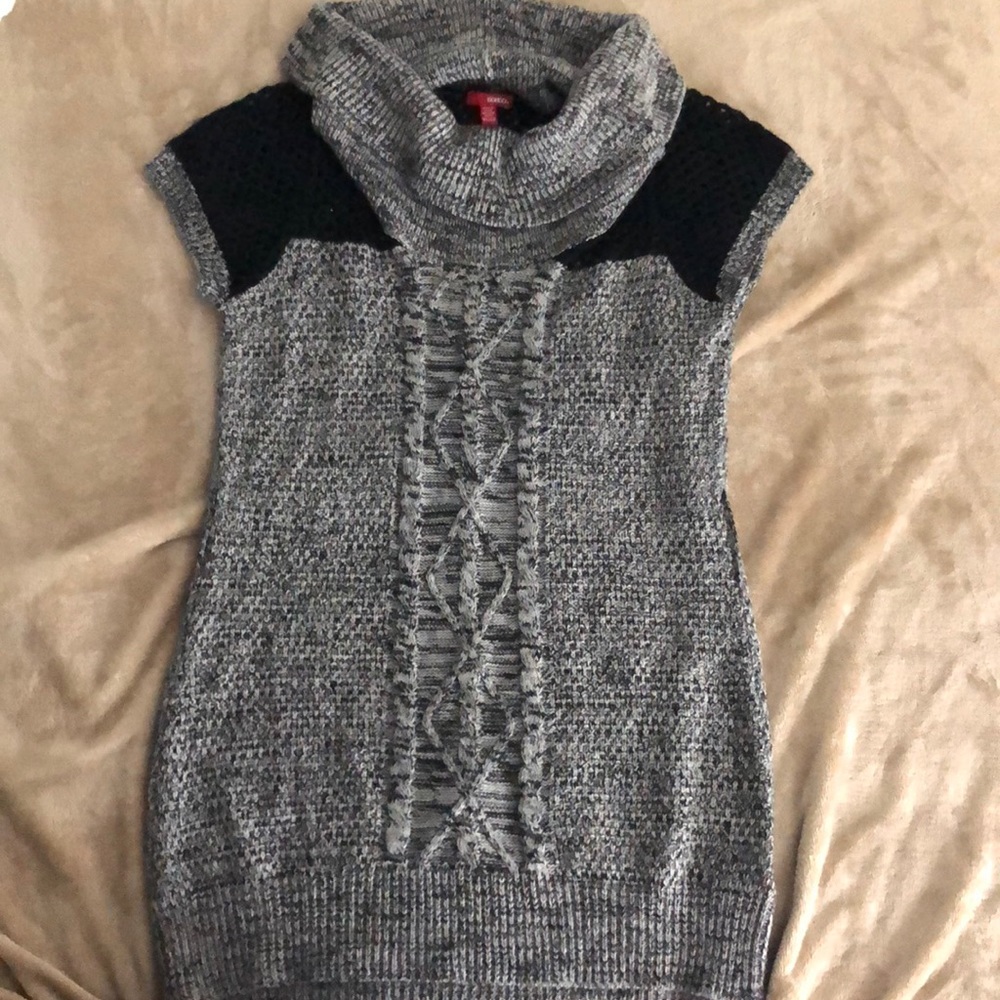 Black and white sweater shirt